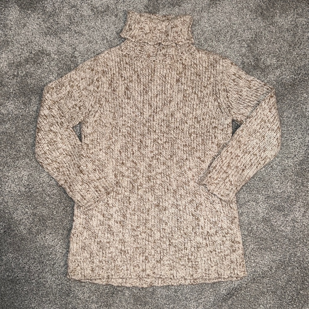 TRENDY Liz Claiborne tan turtleneck sweater